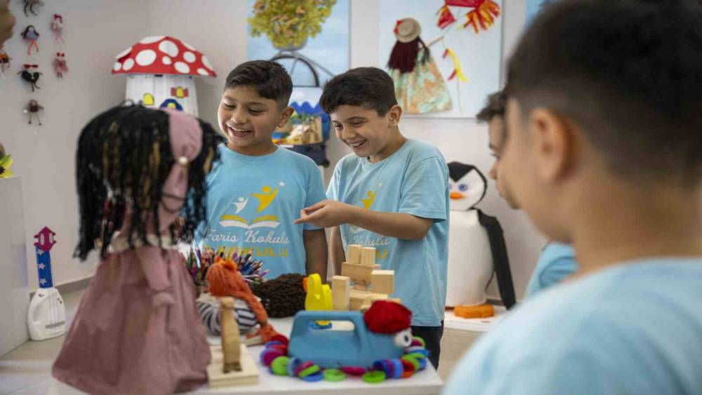 Mersin&rsquo;de &ccedil;ocuklar atıkları sanata d&ouml;n&uuml;şt&uuml;rd&uuml;
