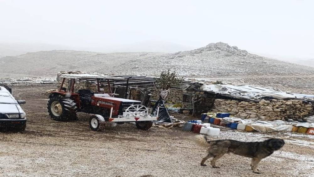 Mersin’de Anamur’un yüksek kesimlerine mevsimin ilk karı düştü
