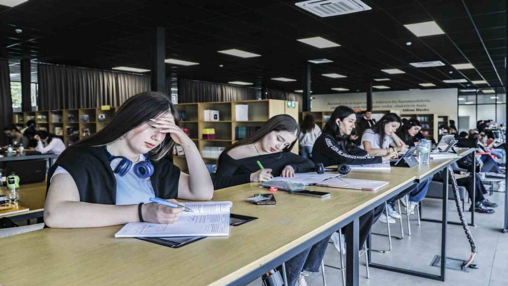 Mersin&rsquo;de okuma salonları gen&ccedil;lerin ikinci evi oldu
