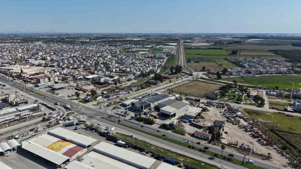 Tarsus&rsquo;ta &ccedil;ift&ccedil;ileri sevindiren yol &ccedil;alışması
