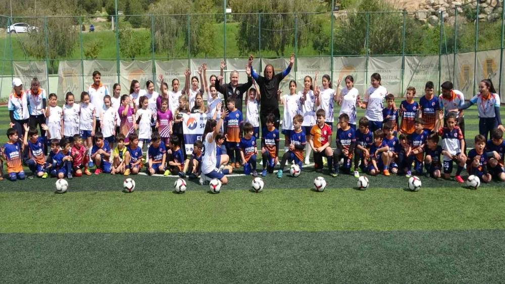 Mersin &Uuml;niversitesi&rsquo;nde y&uuml;zlerce &ccedil;ocuk ve gen&ccedil;, dijital bağımlılıktan uzak sporla yetişiyor
