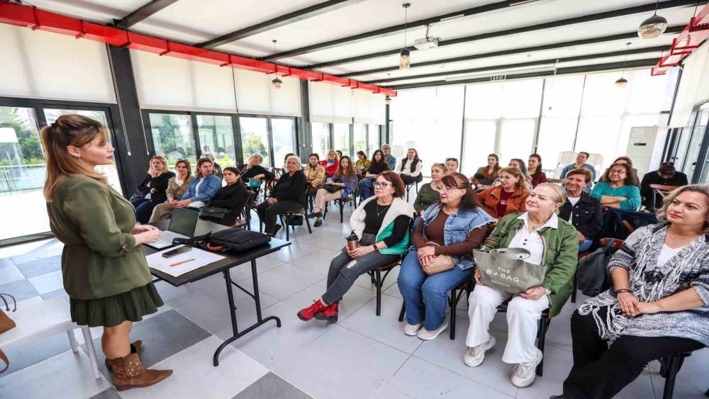 Mersin&rsquo;de sosyal yaşama katkı sağlayan kurslar yoğun ilgi g&ouml;r&uuml;yor

