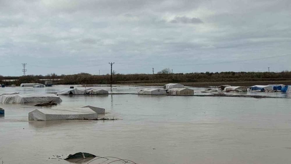 Tarsus&rsquo;ta 8 bin d&ouml;n&uuml;m tarım arazisi sular altında kaldı

