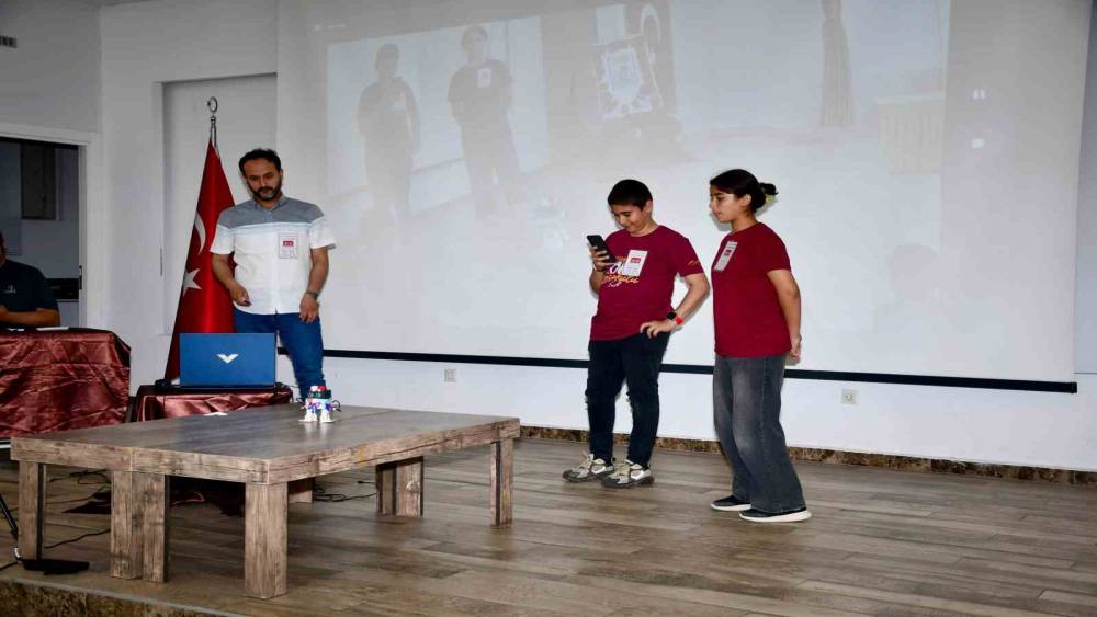 Silifke&rsquo;de &rsquo;Ortaokullar Arası Otto Robot Dans Şenliği&rsquo; d&uuml;zenlendi
