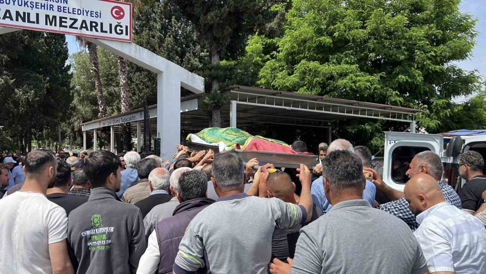 Mersin&rsquo;deki yağ fabrikasındaki patlamada &ouml;len iş&ccedil;i toprağa verildi
