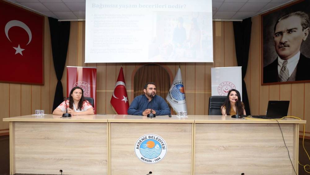 Akdeniz&rsquo;de &rsquo;&Ouml;zel Gereksinimli Bireyler ve Ev Yaşamı&rsquo; paneli d&uuml;zenlendi
