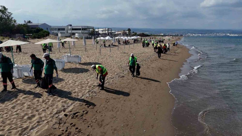 Mersin&rsquo;de sahiller &ccedil;evre haftasında temizlendi
