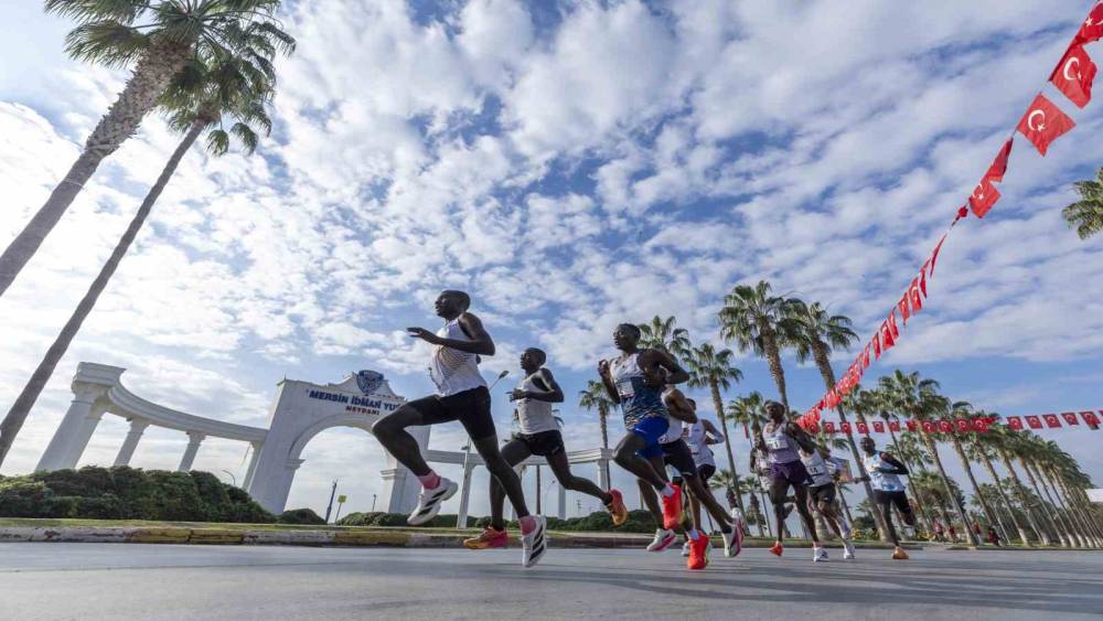 Türkiye’nin en hızlı maratonu yine Mersin’de koşuldu
