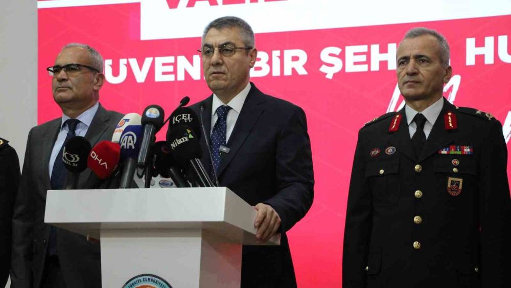 Vali Toros a&ccedil;ıkladı: Mersin&rsquo;de su&ccedil; oranları d&uuml;şt&uuml;, aydınlatma oranı y&uuml;zde 99,6&rsquo;ya y&uuml;kseldi
