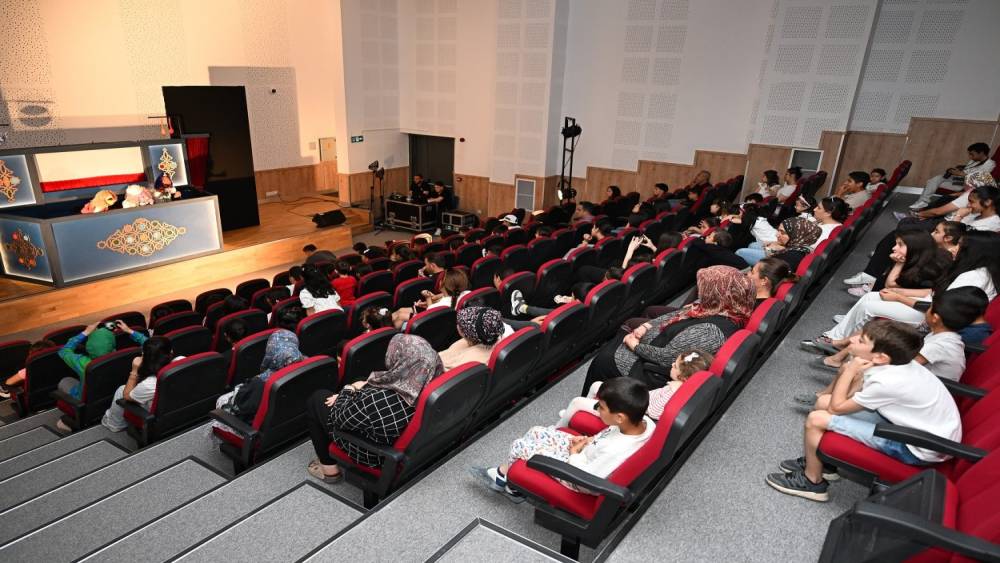 Mersin B&uuml;y&uuml;kşehir Belediyesinden &ccedil;ocuklara kuklalı tiyatro s&uuml;rprizi
