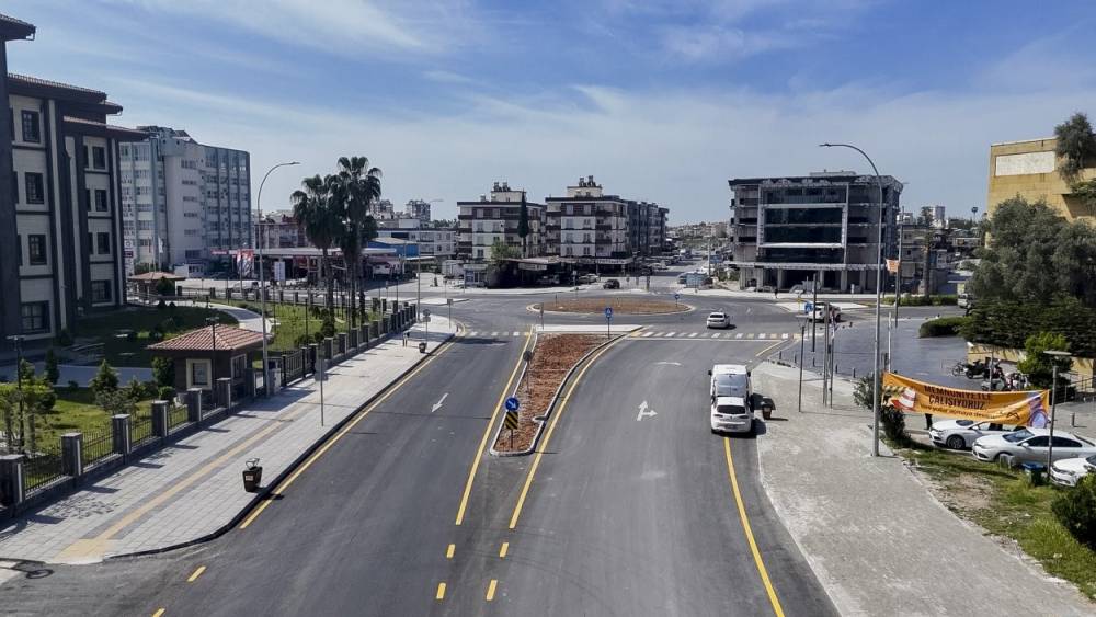 Tarsus&rsquo;ta kavşak d&uuml;zenlemesiyle ulaşım daha g&uuml;venli hale geldi
