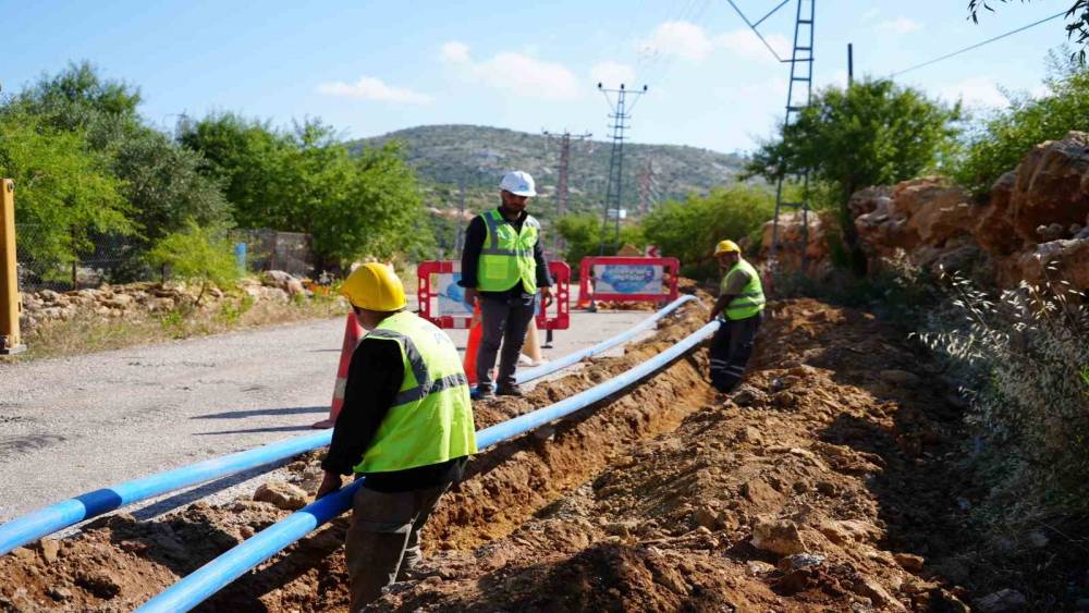 Silifke&rsquo;de 30 yıllık su deposu yenilendi, 2 bin 100 metrelik hat tamamlandı
