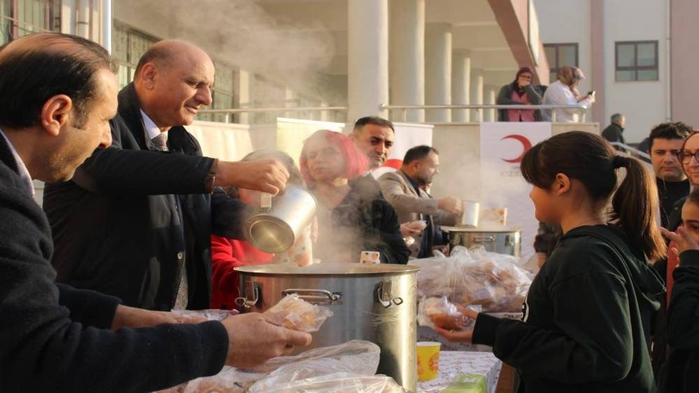 Tarsus&rsquo;ta &ouml;ğrencilerle &rsquo;Devletin eli sofranın bereketi&rsquo; buluşması
