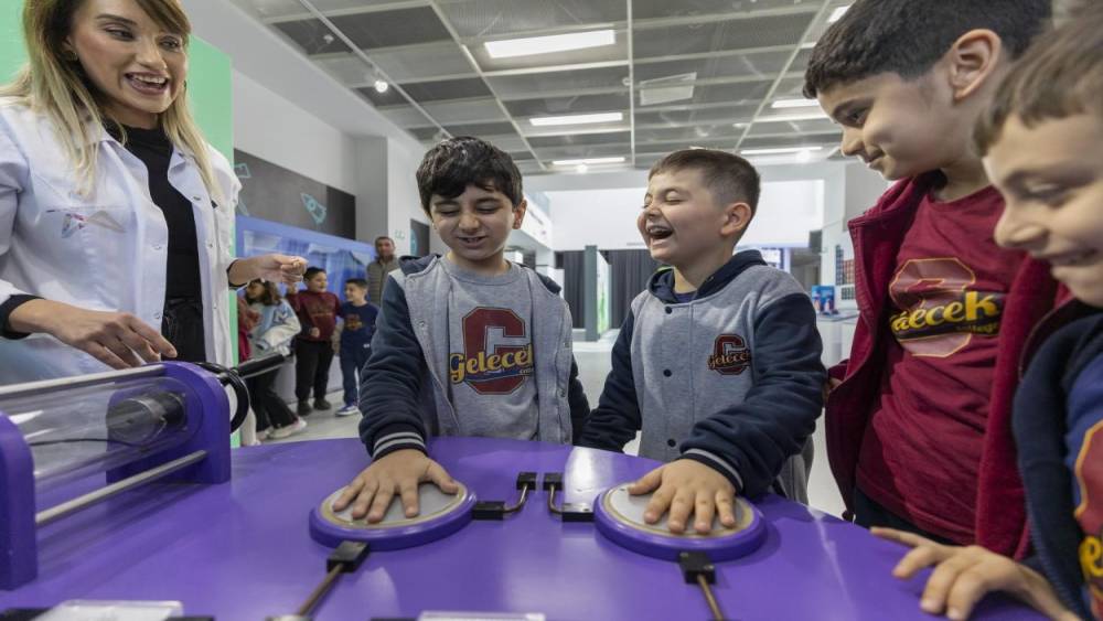 Mersin&rsquo;de Mercan Bilim Merkezi 200 bin ziyaret&ccedil;iye ulaştı
