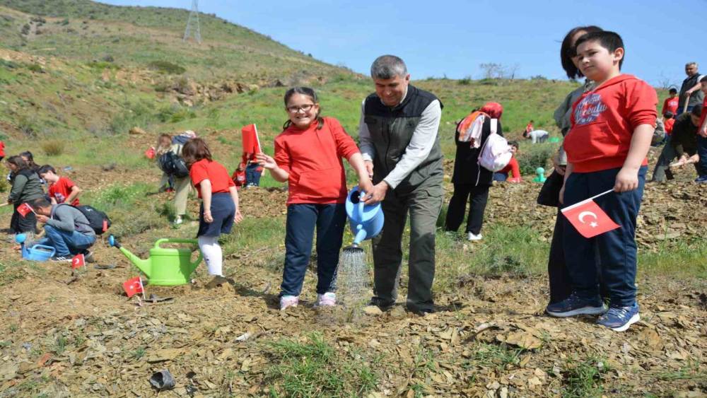 TBMM&rsquo;nin 106. yılında 106 fidan toprakla buluştu
