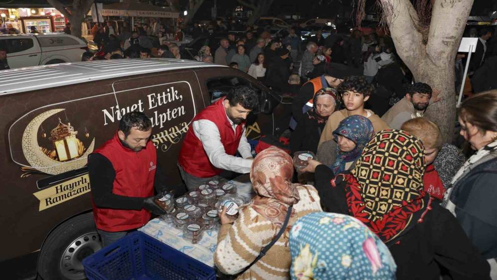 Mersin&rsquo;de Kadir Gecesinde 10 bin kişilik lokma ikramı
