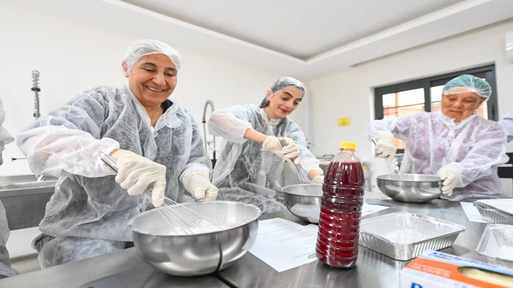 Mersin&rsquo;de kan portakallı lokum &uuml;retildi
