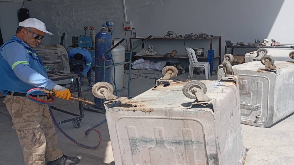 Akdeniz Belediyesi &uuml;retiyor, onarıyor, tasarruf sağlıyor
