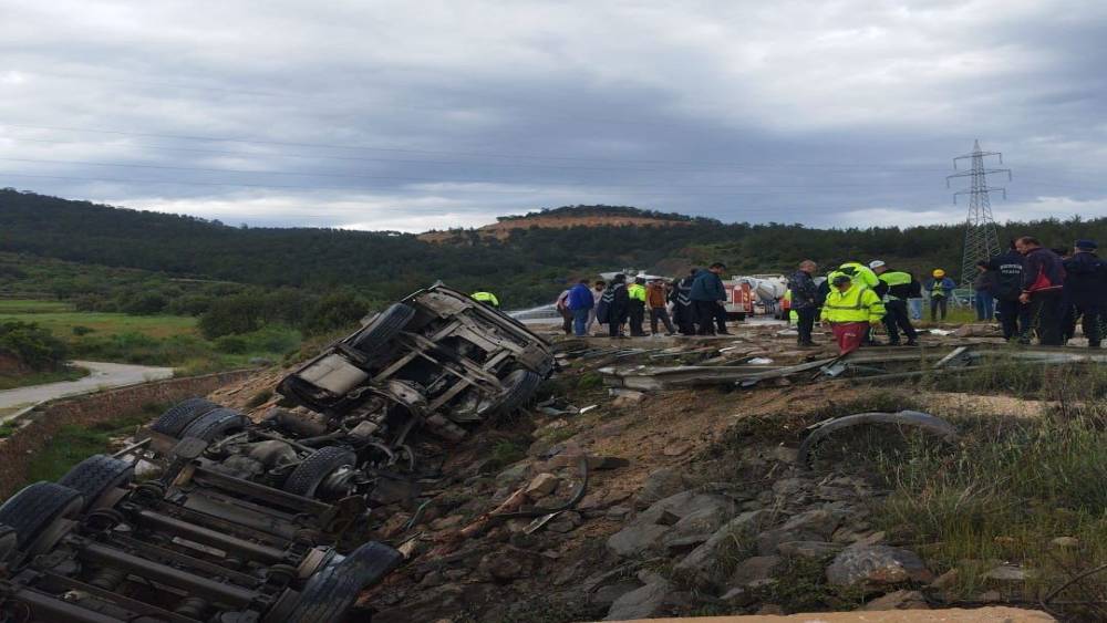 Kanala d&uuml;şen tankerde can pazarı
