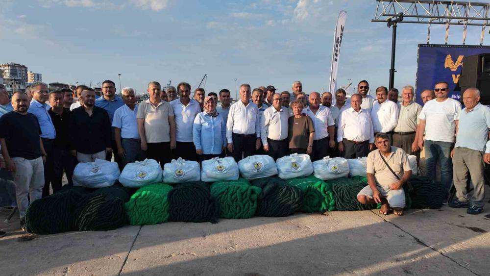 Erdemli&rsquo;de balık&ccedil;ılara ekipman desteği
