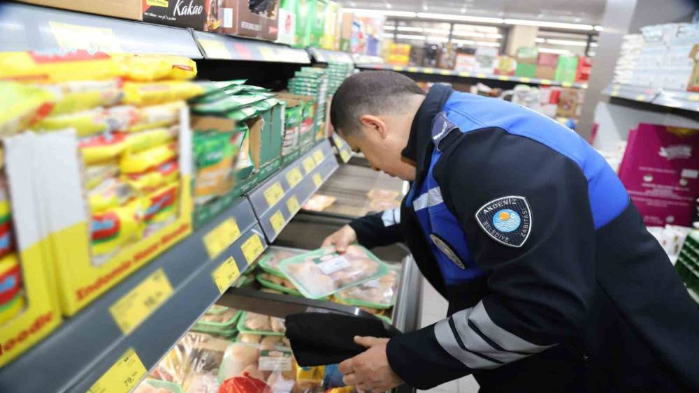 Akdeniz&rsquo;de Ramazan ayı &ouml;ncesi market ve fırınlara sıkı denetim
