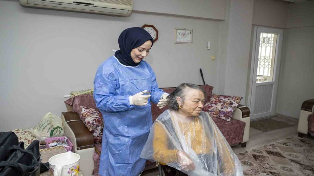 Mersin B&uuml;y&uuml;kşehir Belediyesinden yaşlılara bayram desteği
