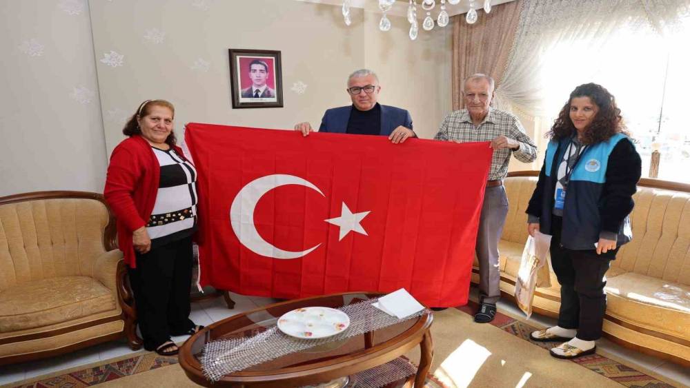 Mersin&rsquo;de şehit aileleri bayram &ouml;ncesi unutulmadı
