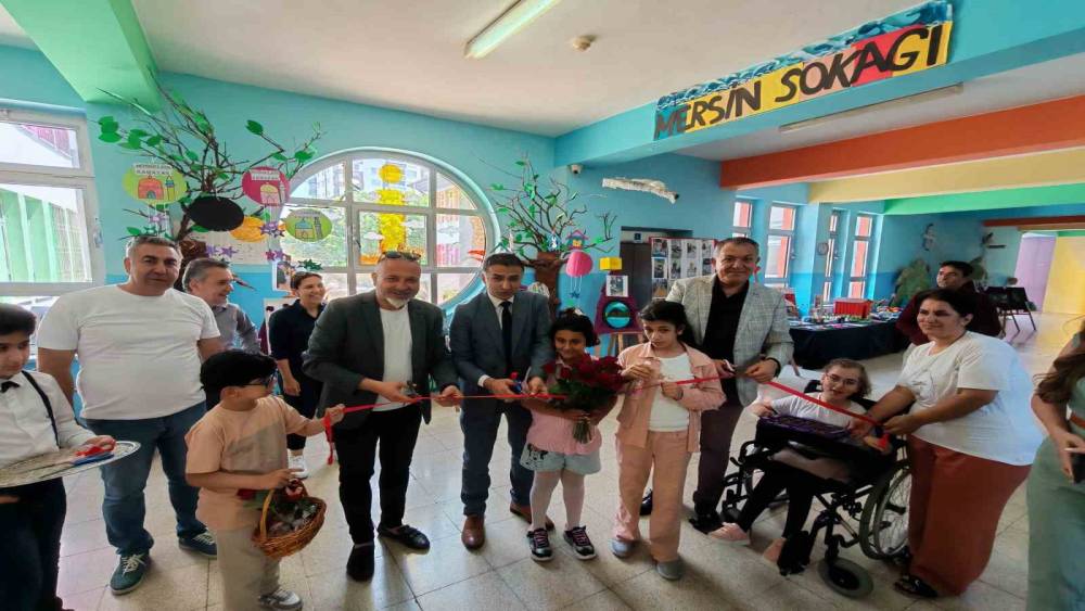 &rsquo;Aynı g&ouml;ky&uuml;z&uuml;n&uuml;n farklı yıldızlarıyız&rsquo; sergisi b&uuml;y&uuml;k beğeni topladı
