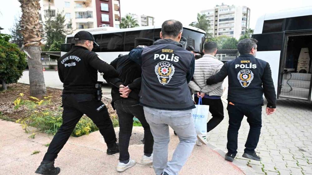 Mersin&rsquo;de milyarlık yasa dışı bahis operasyonu: 9 tutuklama
