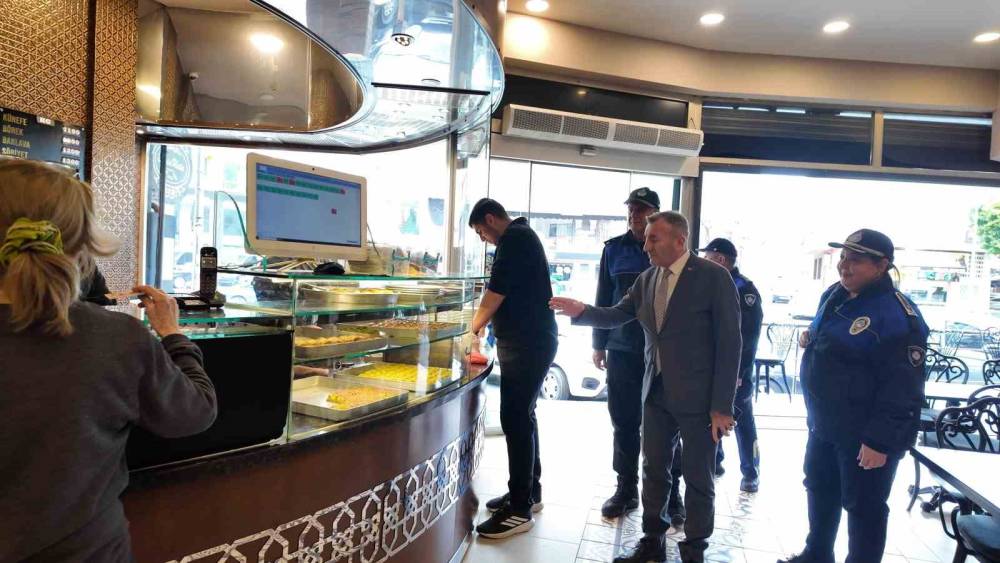 Mersin&rsquo;de bayram &ouml;ncesi tatlı denetimi sıklaştırıldı

