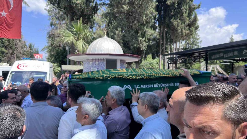 Mersin&rsquo;deki vahşette hayatını kaybedenlerin cenaze namazı kılındı
