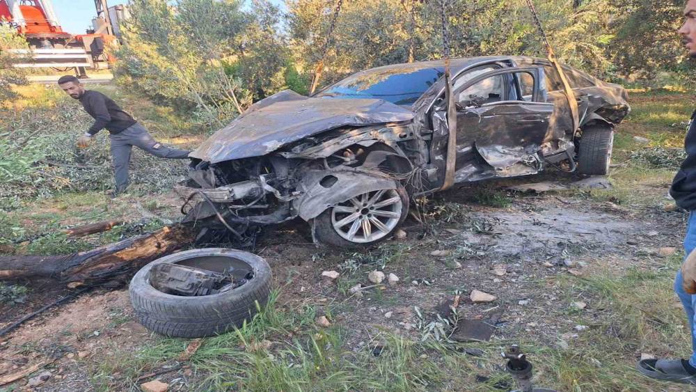 Hurdaya d&ouml;nen ara&ccedil;tan yaralı kurtuldu
