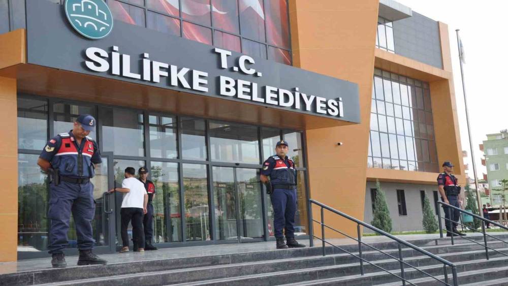 Silifke Belediyesine yolsuzluk operasyonu: Başkan Mustafa Turgut dahil 18 kişi g&ouml;zaltında
