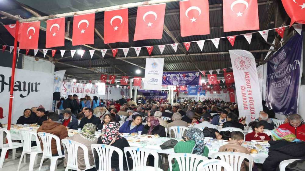 Akdeniz&rsquo;de ilk iftar sofrası kuruldu
