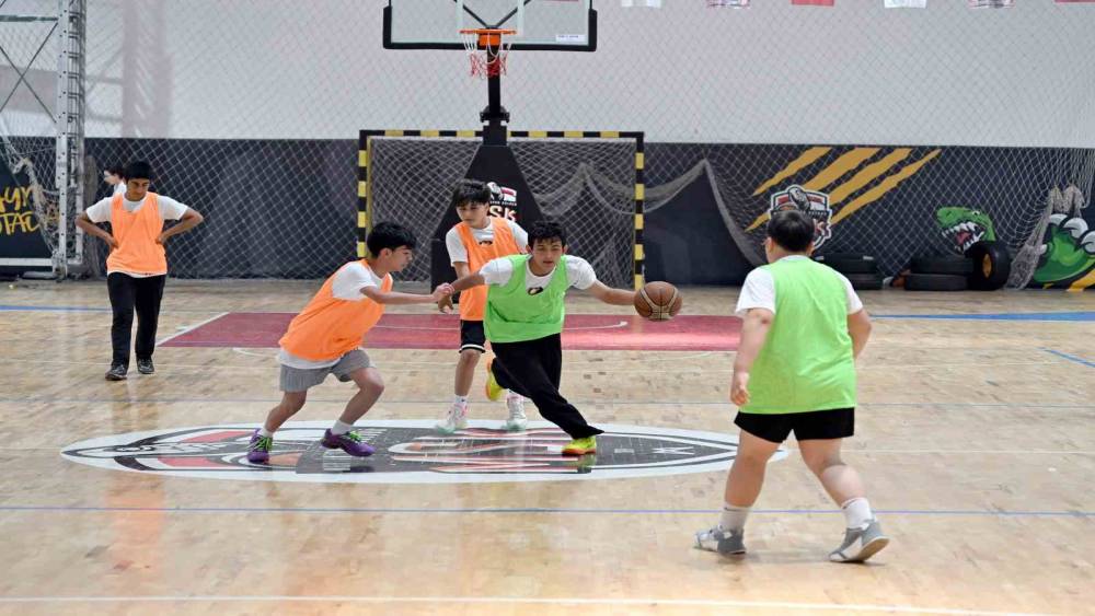 Mersin&rsquo;de 19 Mayıs coşkusu spor turnuvalarıyla ta&ccedil;landı
