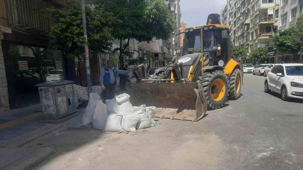 Akdeniz&rsquo;de moloz ve atık seferberliği s&uuml;r&uuml;yor
