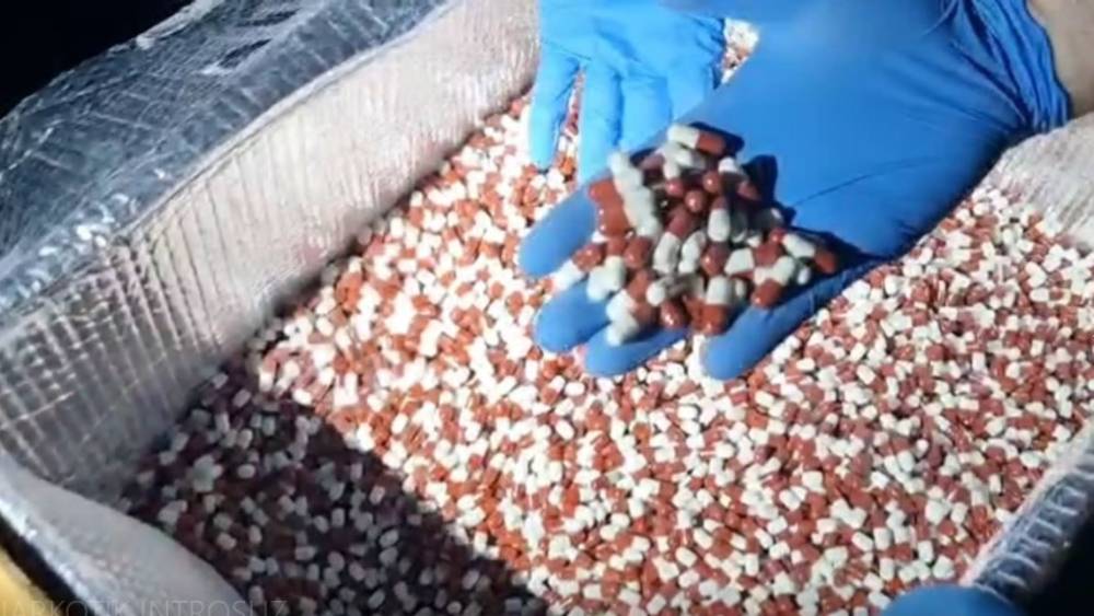 Mersin&rsquo;de 317 bin 285 adet uyuşturucu hap ele ge&ccedil;irildi
