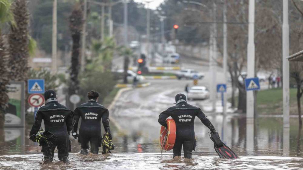 Mersin&rsquo;de itfaiye yılın ilk yarısında 8 bin 37 vakaya koştu
