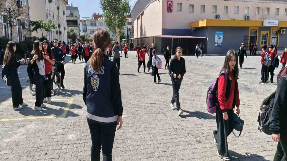 Mersin&rsquo;deki okullarda g&uuml;venlik &ouml;nlemleri alındı, veliler memnun kaldı
