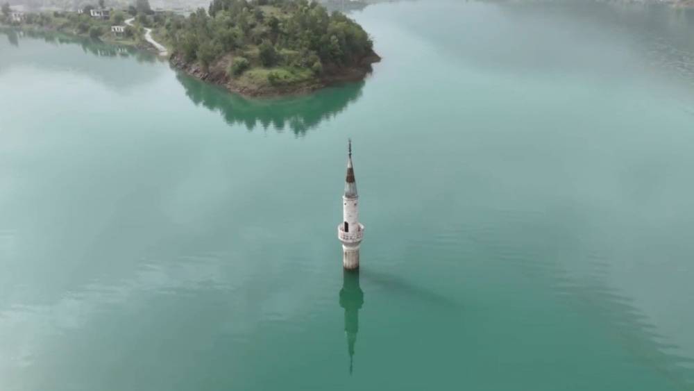 Ge&ccedil;mişin izi su &uuml;st&uuml;nde: Minare ayakta
