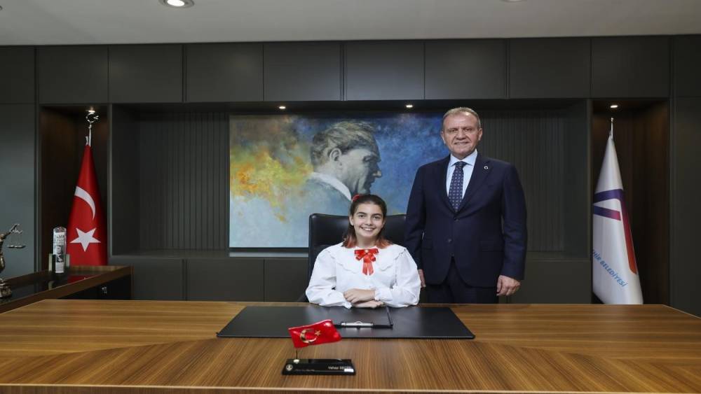 Başkan Se&ccedil;er makamını &ccedil;ocuklara bıraktı
