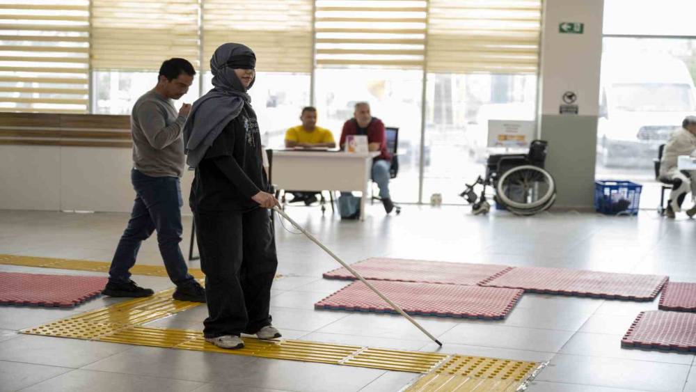 Mersin&rsquo;de Erasmus &ouml;ğrencileri engelli bireylerin yaşamını deneyimledi
