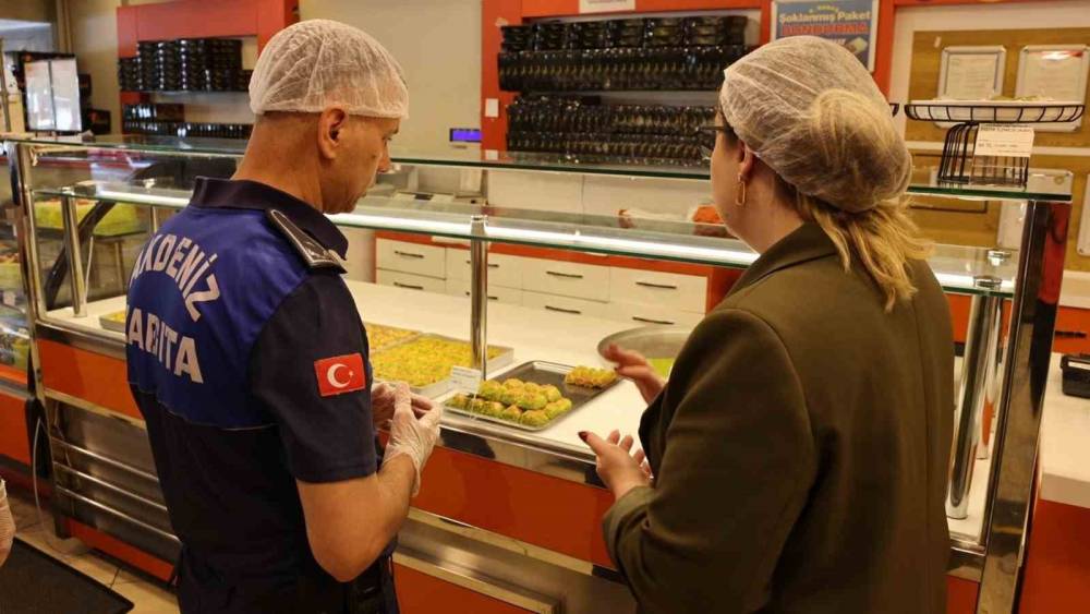 Akdeniz&rsquo;de bayram &ouml;ncesi gıda denetimleri sıkılaştırıldı
