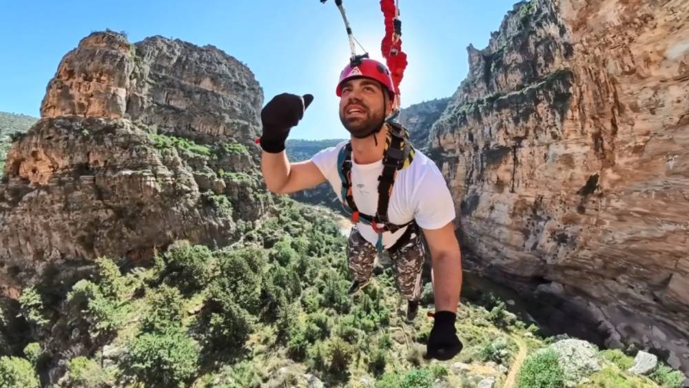 Korku ve heyecan bir arada: Mersin&rsquo;de 5 saniye s&uuml;ren 220 metreden halatla atlama &ccedil;ılgınlığı
