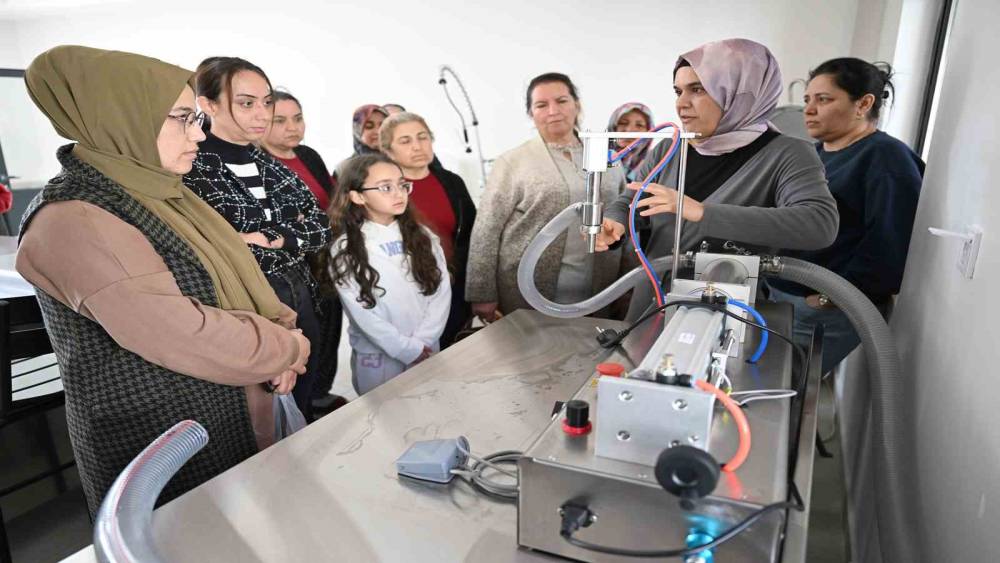 Mersin&rsquo;de &rsquo;K&ouml;y&uuml;m&uuml;z At&ouml;lye&rsquo; ile kadın &uuml;reticilere g&uuml;&ccedil;l&uuml; destek
