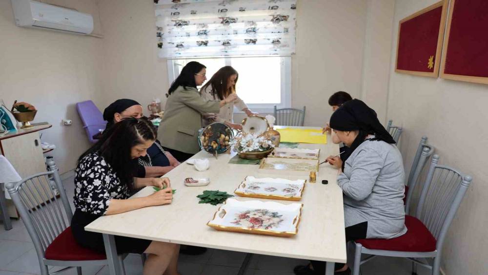 Sessizliğini sanatla aştı: İşitme engelli Sinem&rsquo;in başarı hikayesi
