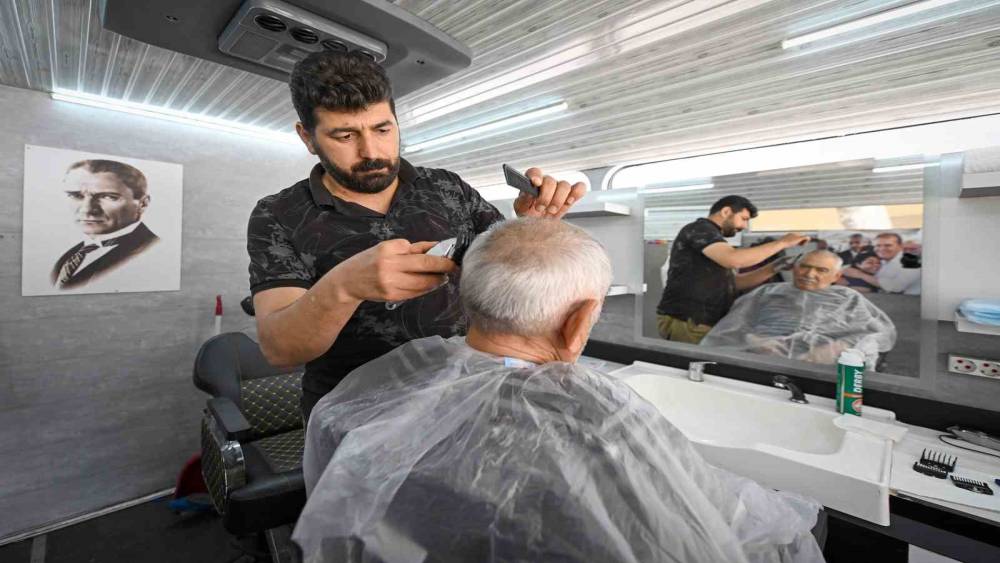 Mersin&rsquo;de mobil kuaf&ouml;r hizmeti bayram &ouml;ncesi yollarda
