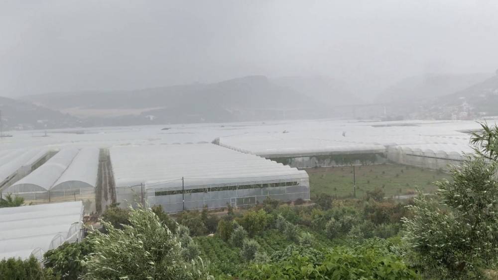 Mersin&rsquo;de meteorolojinin uyarısı sonrası yağış etkili oluyor
