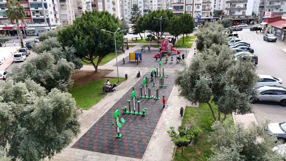 Mezitli&rsquo;de parklar yenileniyor, yaşam alanları g&uuml;&ccedil;leniyor
