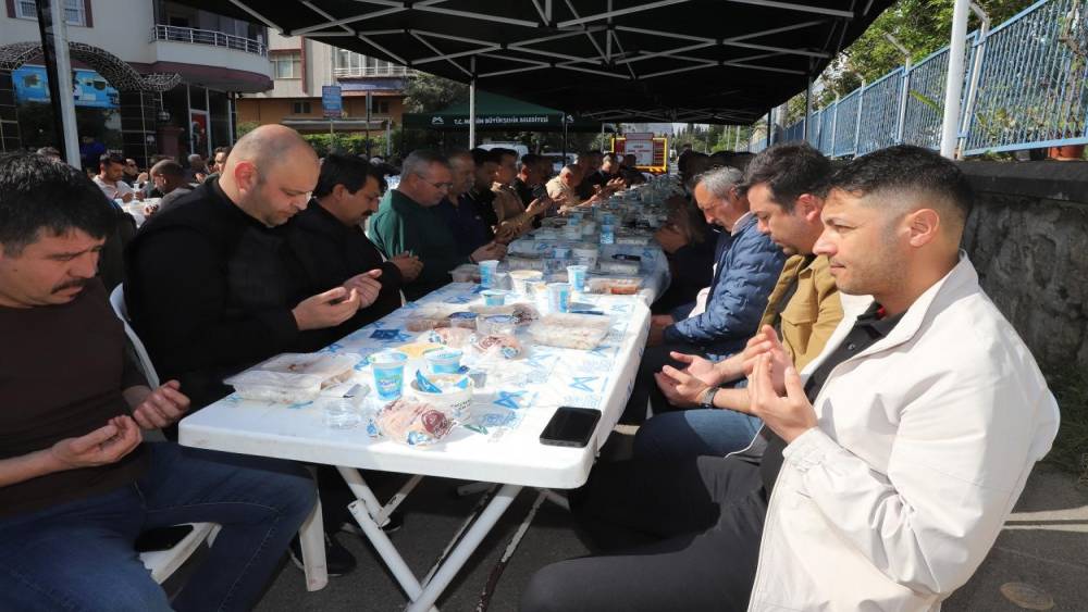 Mersin&rsquo;de hayatını kaybeden itfaiyeci &Ccedil;elikkaya yıl d&ouml;n&uuml;m&uuml;nde anıldı
